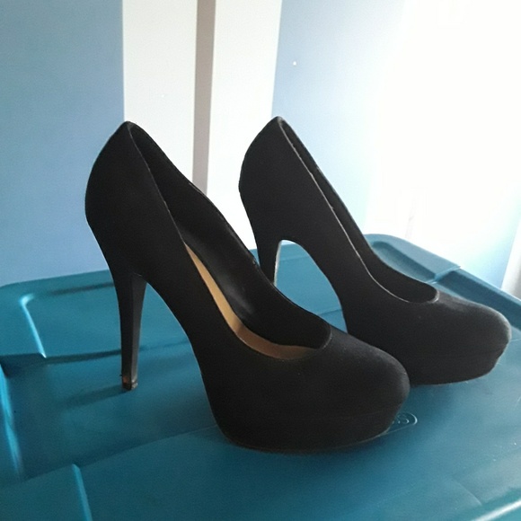 Black high heels - Picture 2 of 3